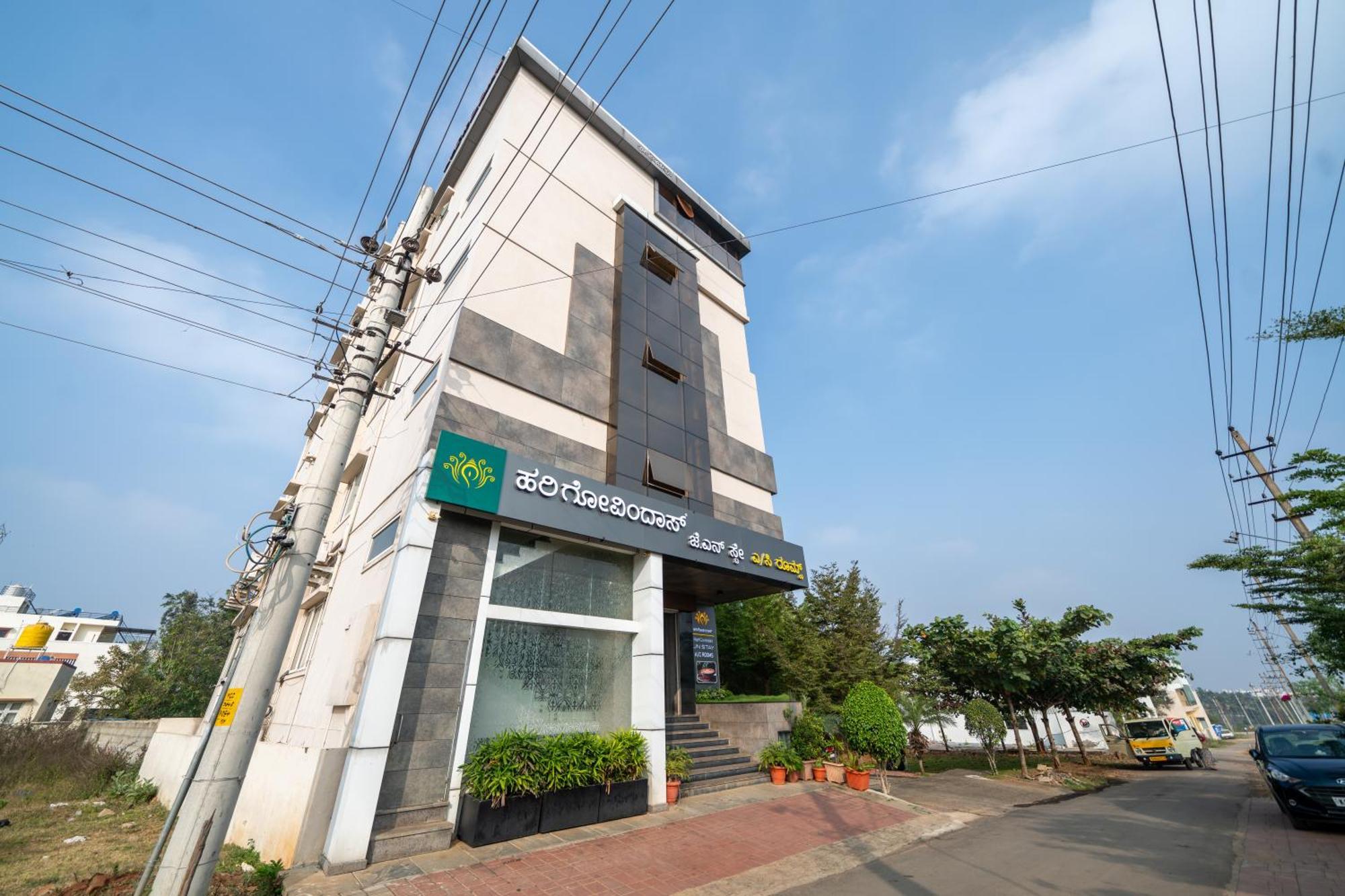 Hotel J N Stay Mysore - 12 Minutes To Mysore Palace Eksteriør billede
